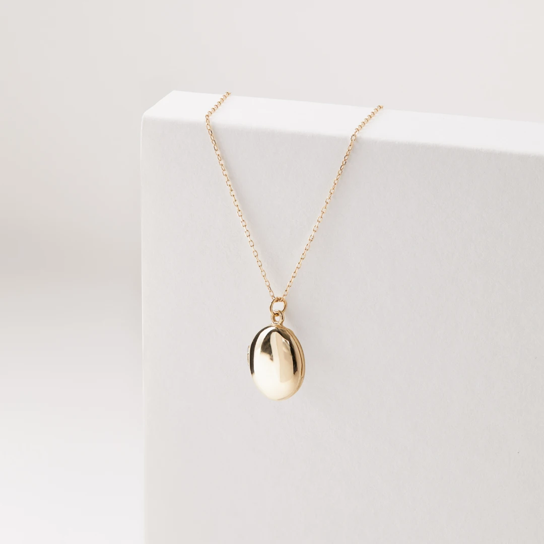 Gold Oval Locket Necklace - Image 3