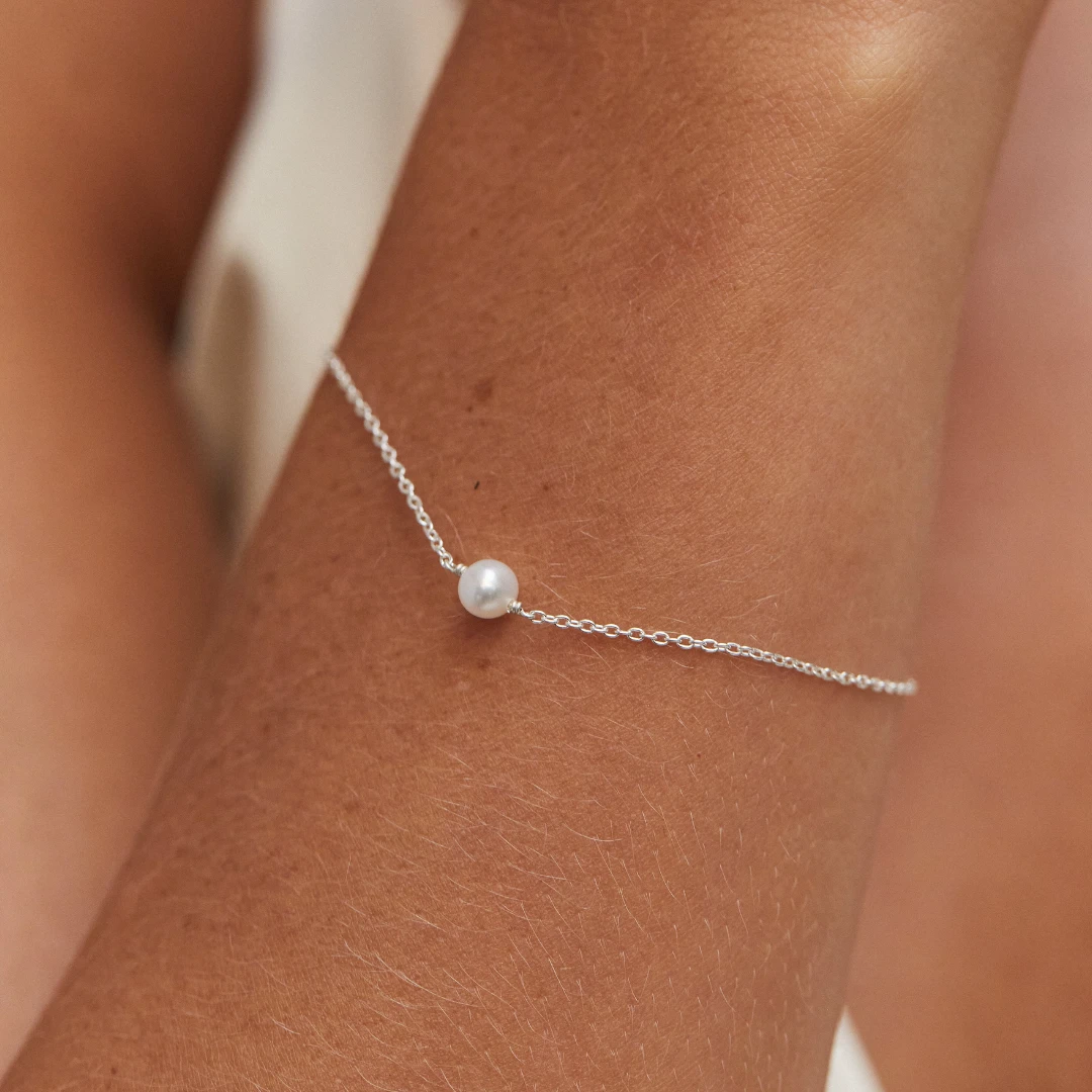 White Gold Single Pearl Bracelet - Image 2