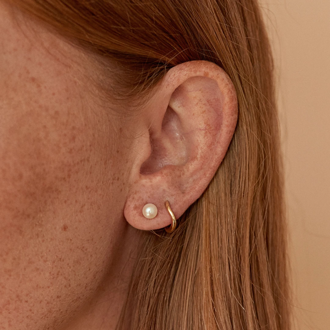 Gold Wave Huggie Hoop Earring - Image 3