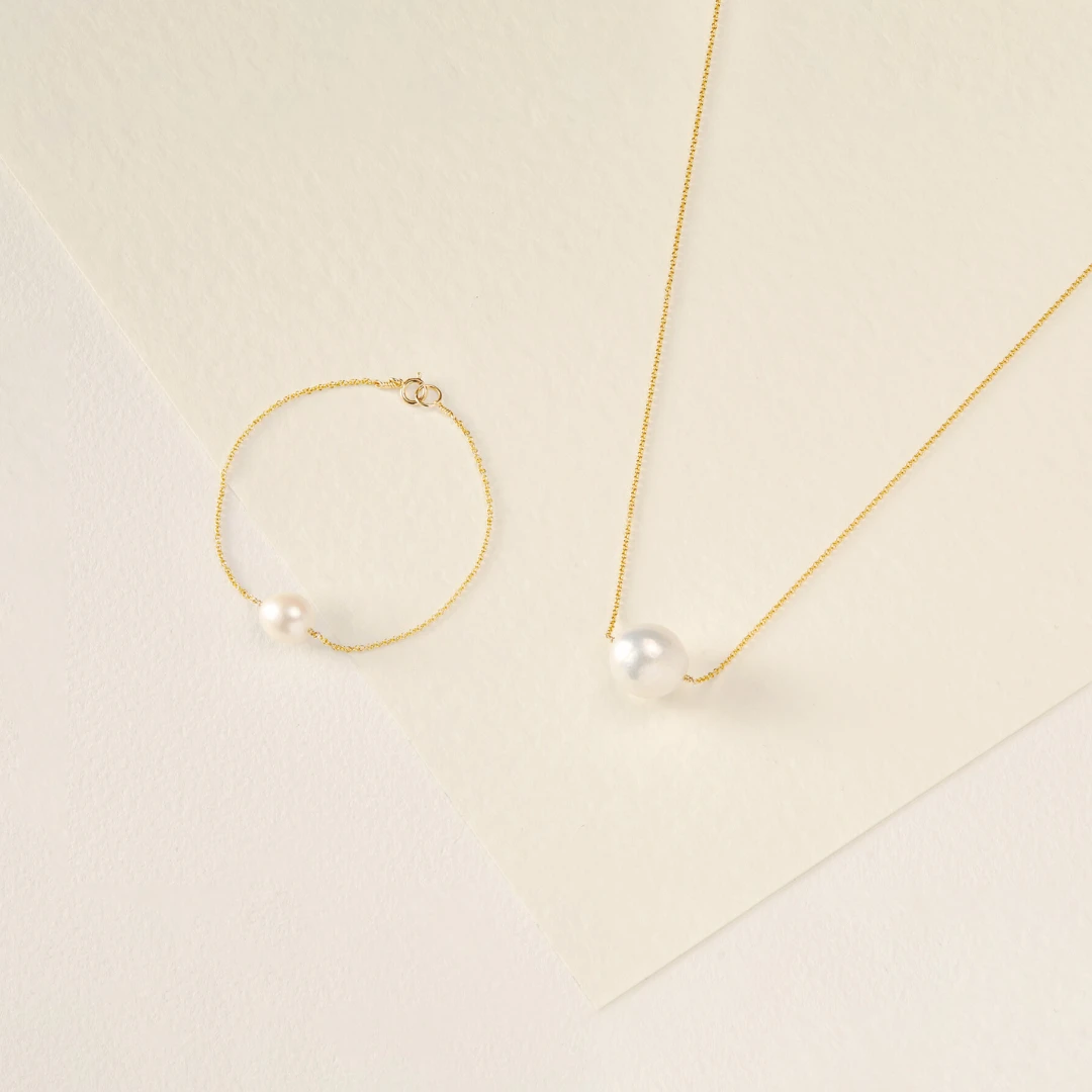 Gold Large Pearl Bracelet - Image 5