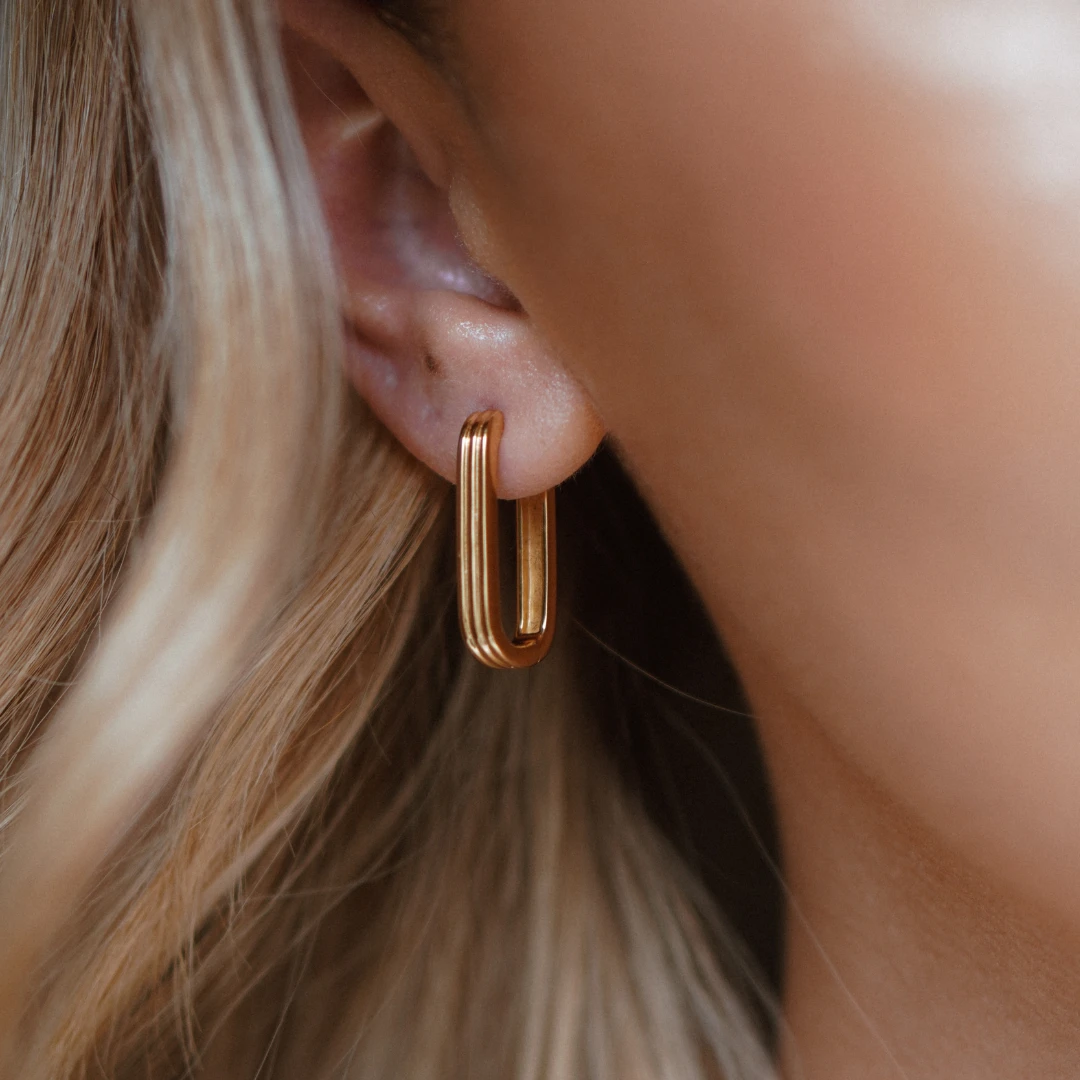 Gold Large Ribbed Pearl Drop Hoop Earrings - Image 3