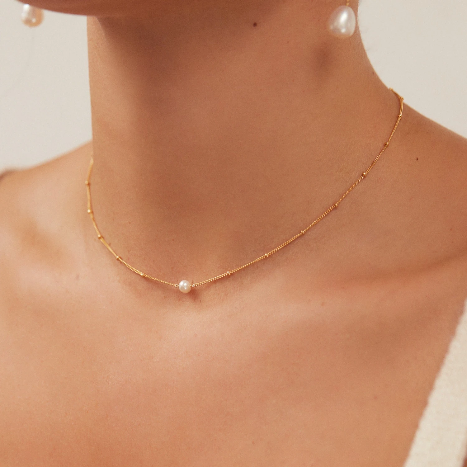Silver Satellite Single Pearl Choker - Image 3